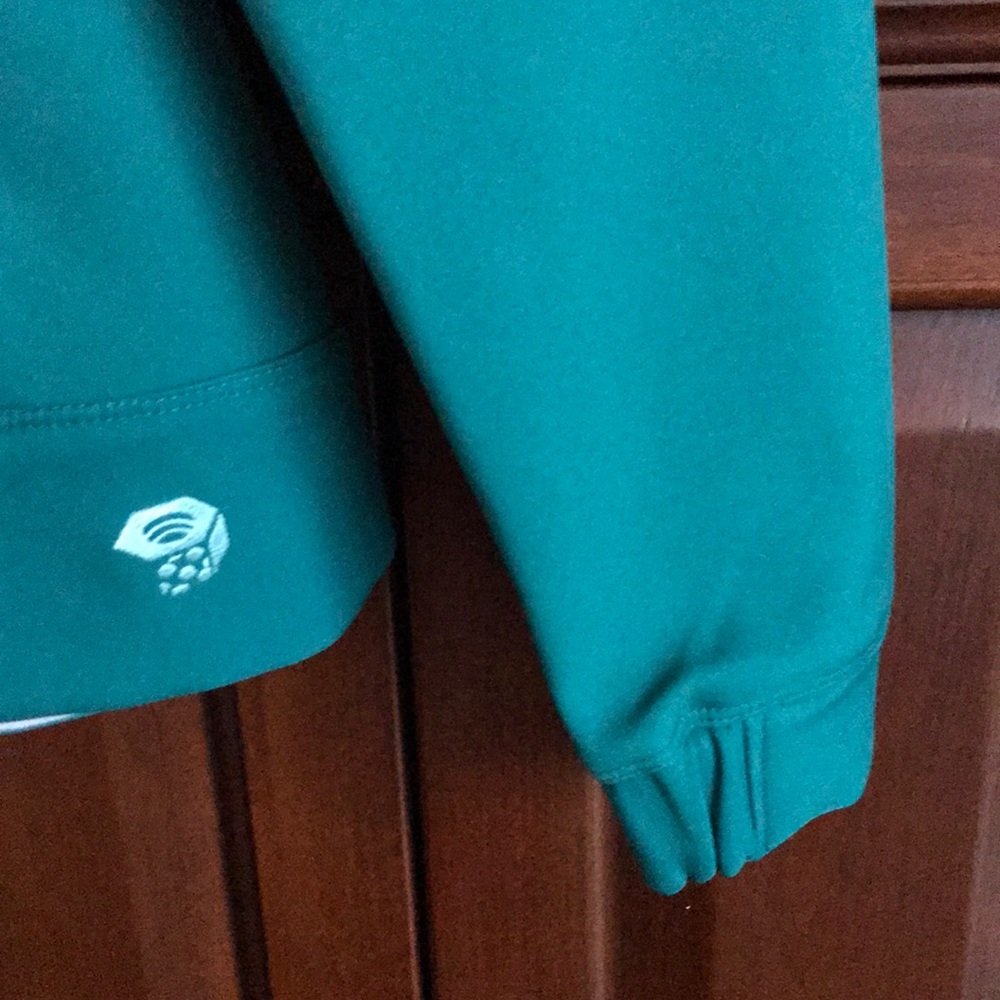 Mountain Hardware jacket - Picture 3 of 5